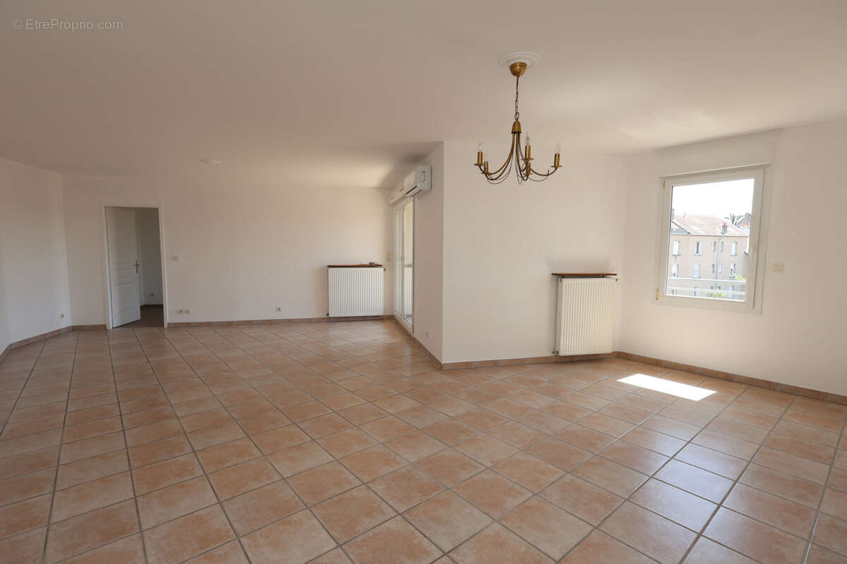 Montigny centre  appartement climatisé avec terrasse 3 chambres 2 garages ascenseur - photo 3