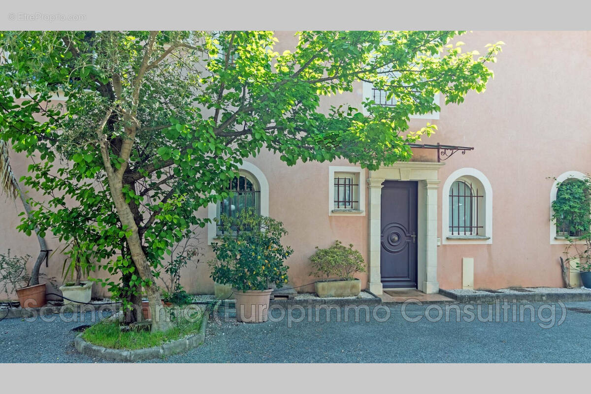 Maison à LES ISSAMBRES