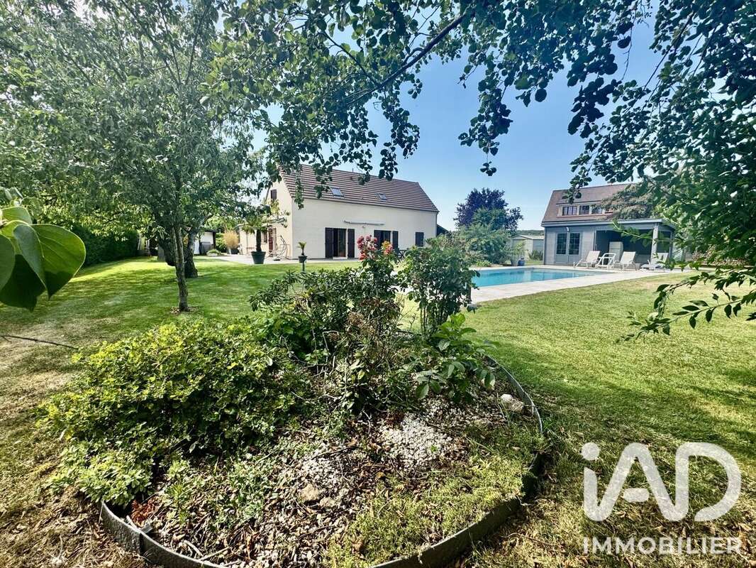 Maison 178 m² à Marboue  - photo 2