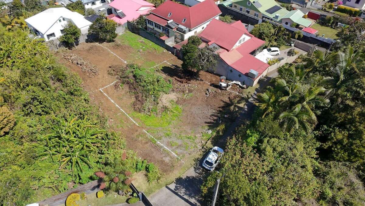 Terrain à LE TAMPON