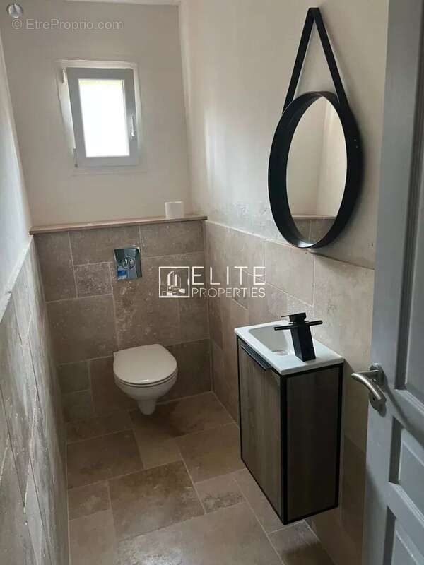 Commerce à TOURRETTES