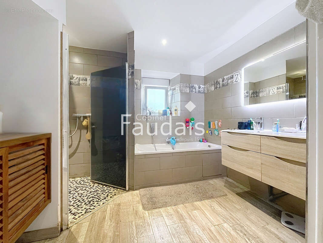 Maison à MONTSURVENT