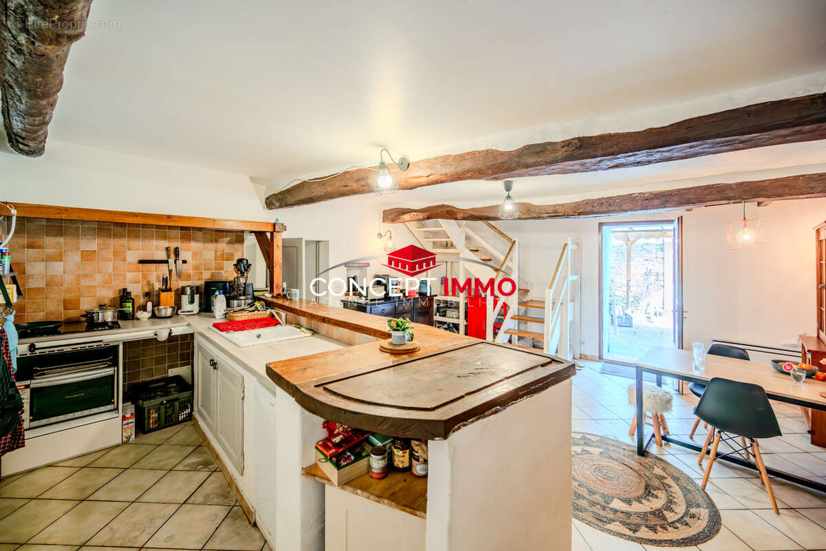 Maison à MEOUNES-LES-MONTRIEUX