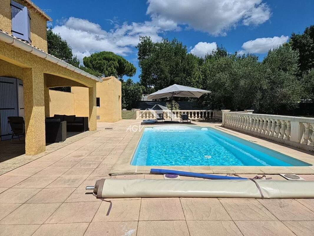 Maison à SAINT-HILAIRE-DE-BRETHMAS