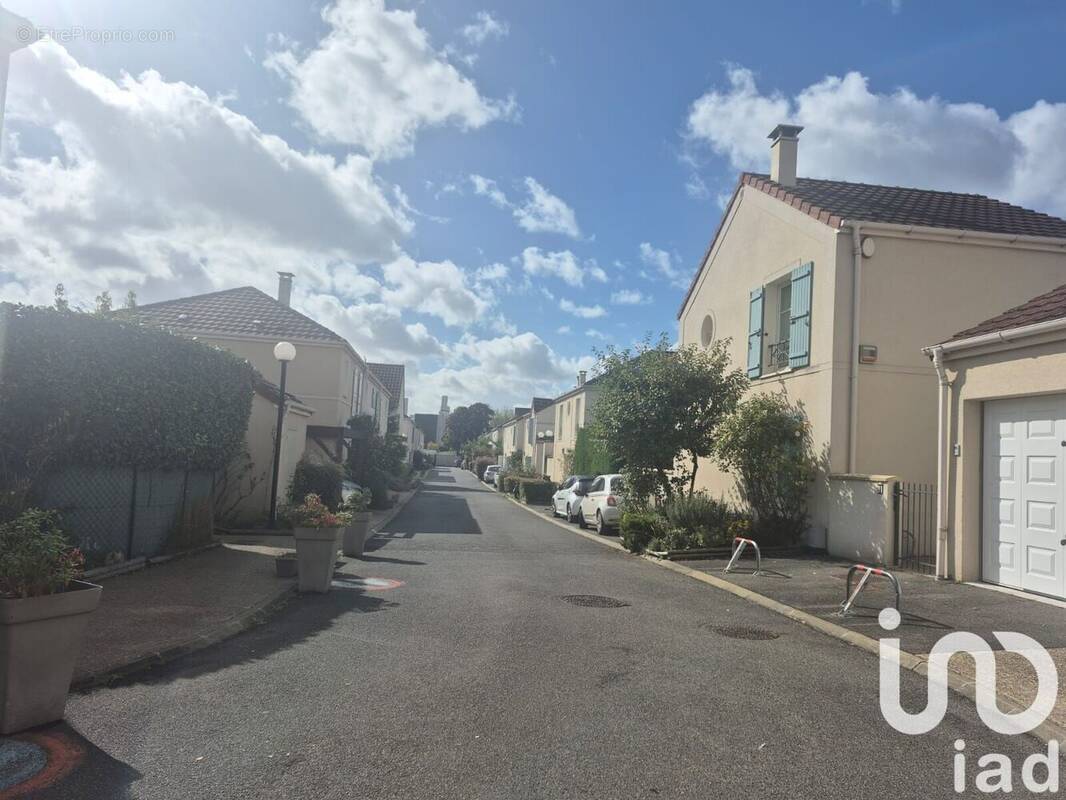 Photo 1 - Maison à THIAIS