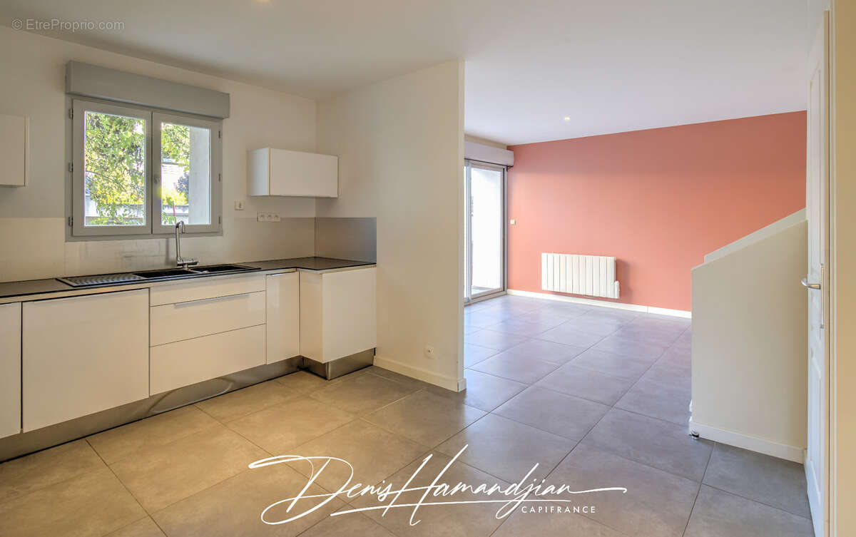Maison à vendre 5 pièces - 4 Chambres - 122 m2 - FONTAINES SAINT MARTIN (69270) - photo 10