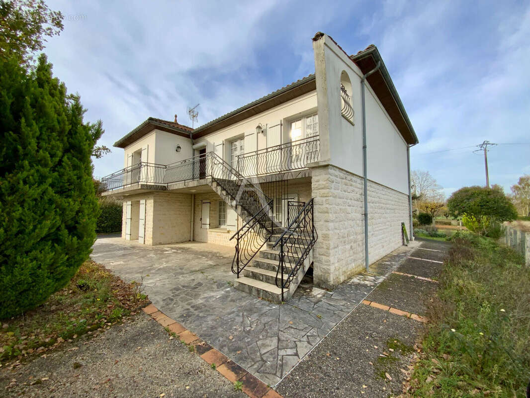 Maison à SAINT-SEVER-DE-SAINTONGE