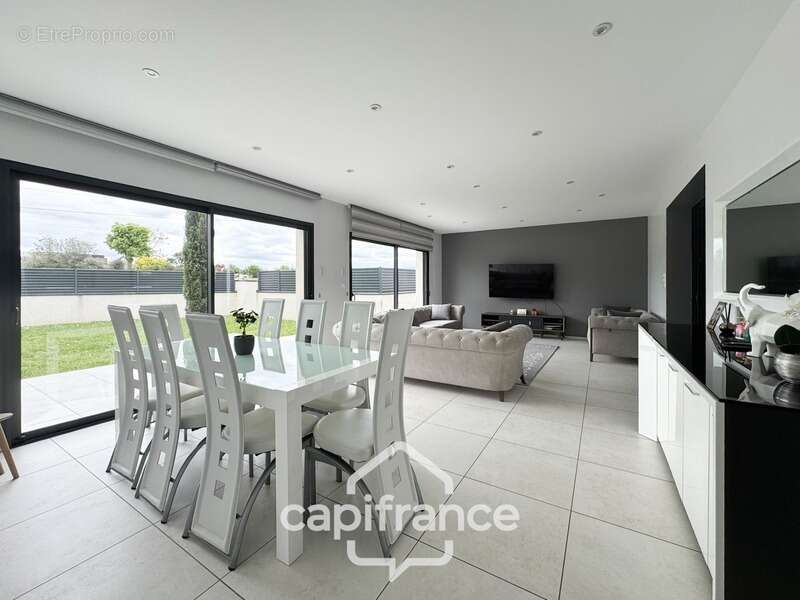 Maison à CLONAS-SUR-VAREZE