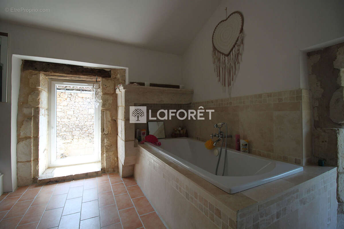 Maison à PAUSSAC-ET-SAINT-VIVIEN