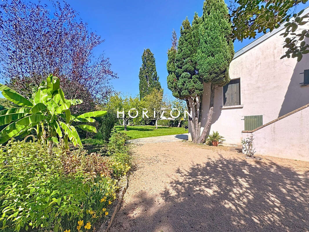 Maison à CHARNAY-LES-MACON