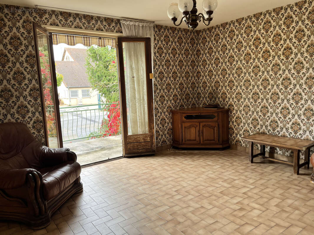 Maison à CHAZELLES-SUR-LYON