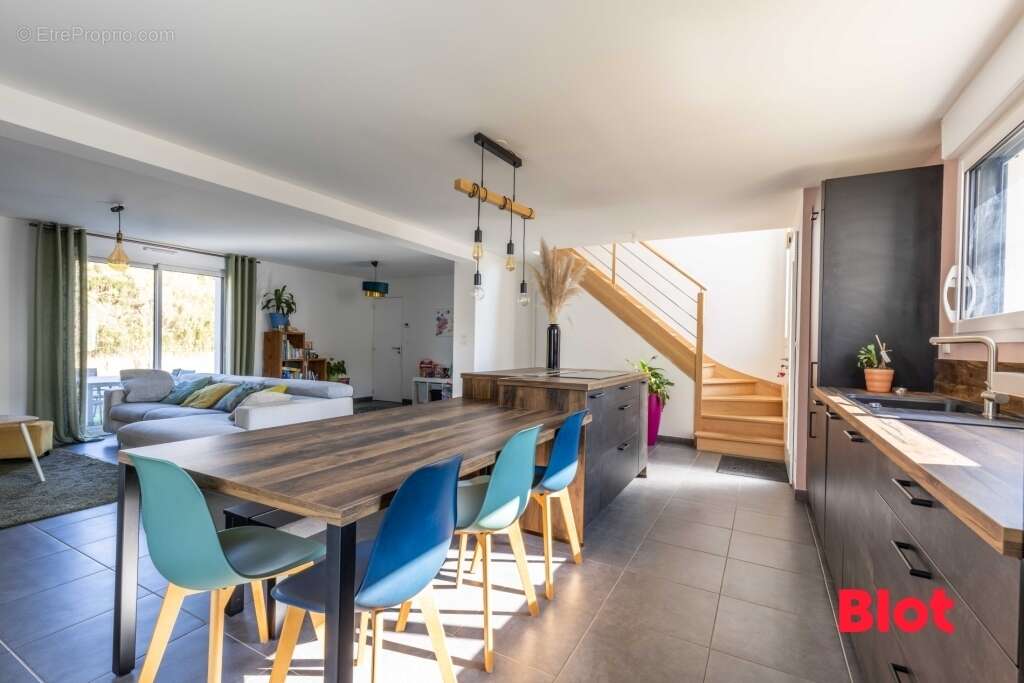 Maison 142 m² à Liffre  - photo 3