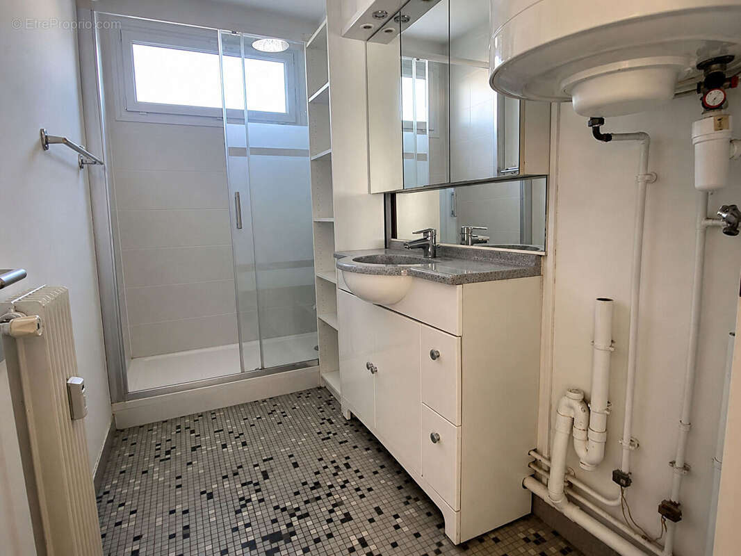 Appartement à LES CLAYES-SOUS-BOIS