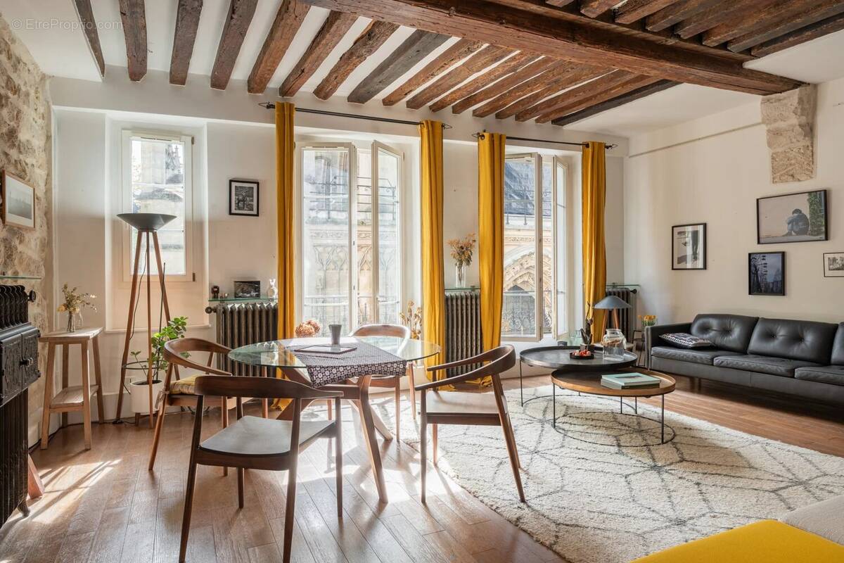 Appartement à PARIS-4E