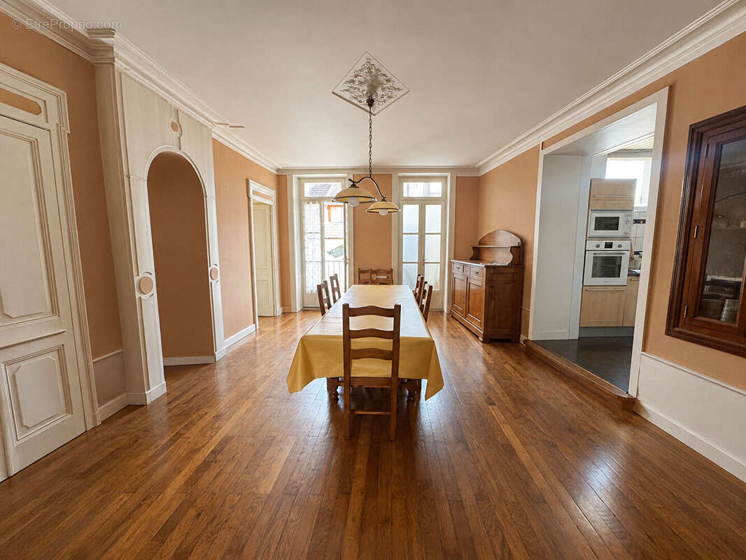 Appartement de charme 139,62 m² 1er étage Lons-le-Saunier 5 pièce(s) - photo 2