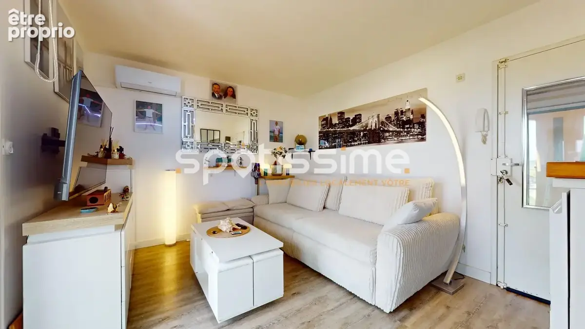 Cap d'Agde  Studio rénové au 5ème étages avec ascenseur, au centre-port - photo 4