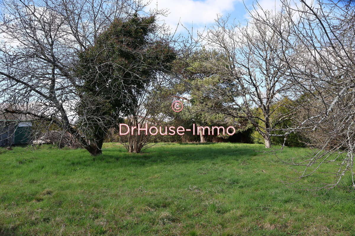 Terrain à SAINT-JUST-LE-MARTEL