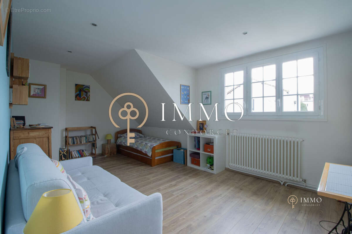 Maison à L'HAY-LES-ROSES