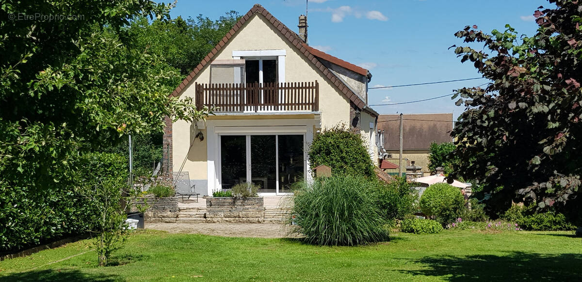 Maison à ARCES-DILO