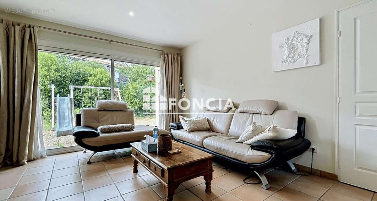 Maison familiale avec 3 suites, bureau et 2 garages - photo 4