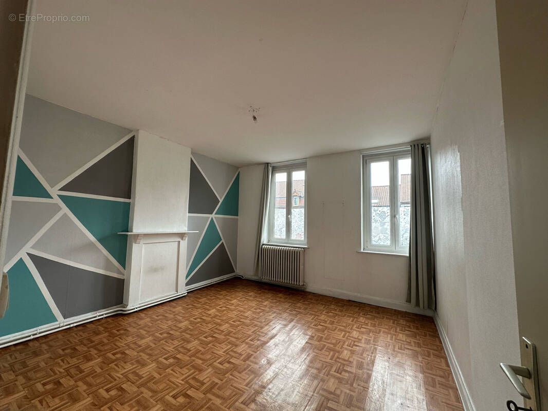 Maison à QUIEVRECHAIN