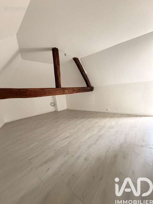 Maison 100 m² à Ville-Saint-Jacques  - photo 7