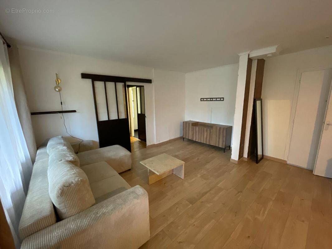 Appartement à FRESNES