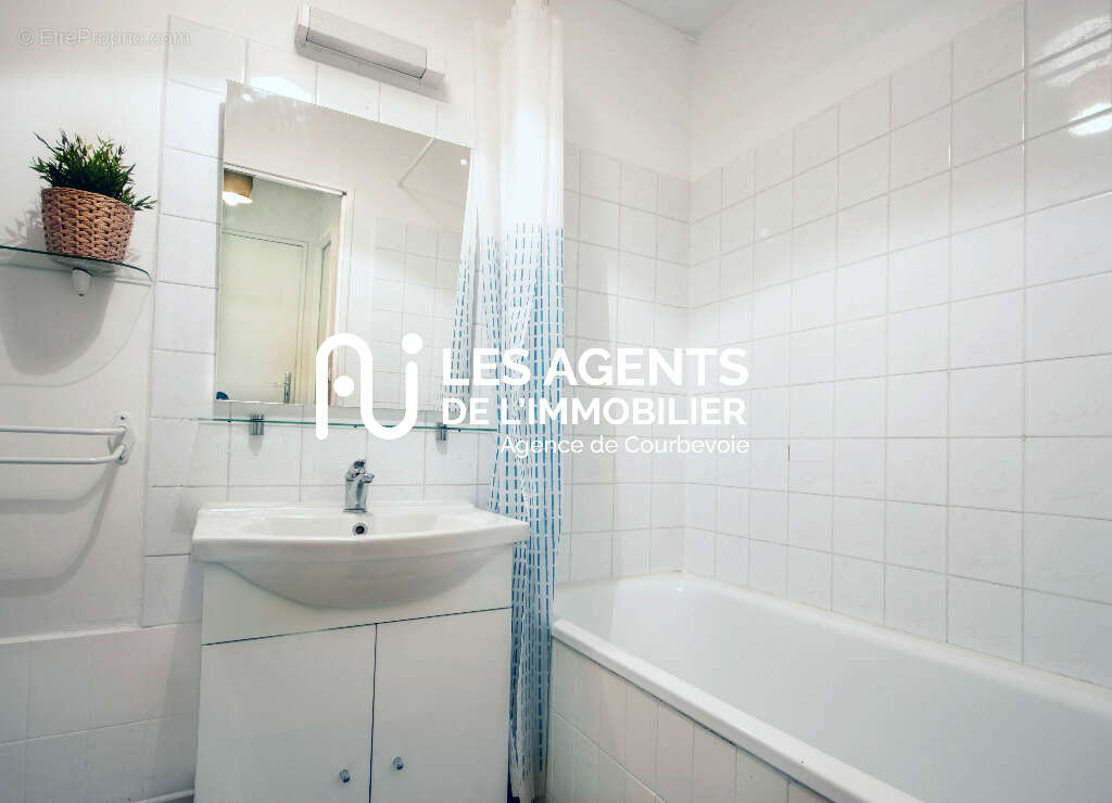 Appartement à COURBEVOIE