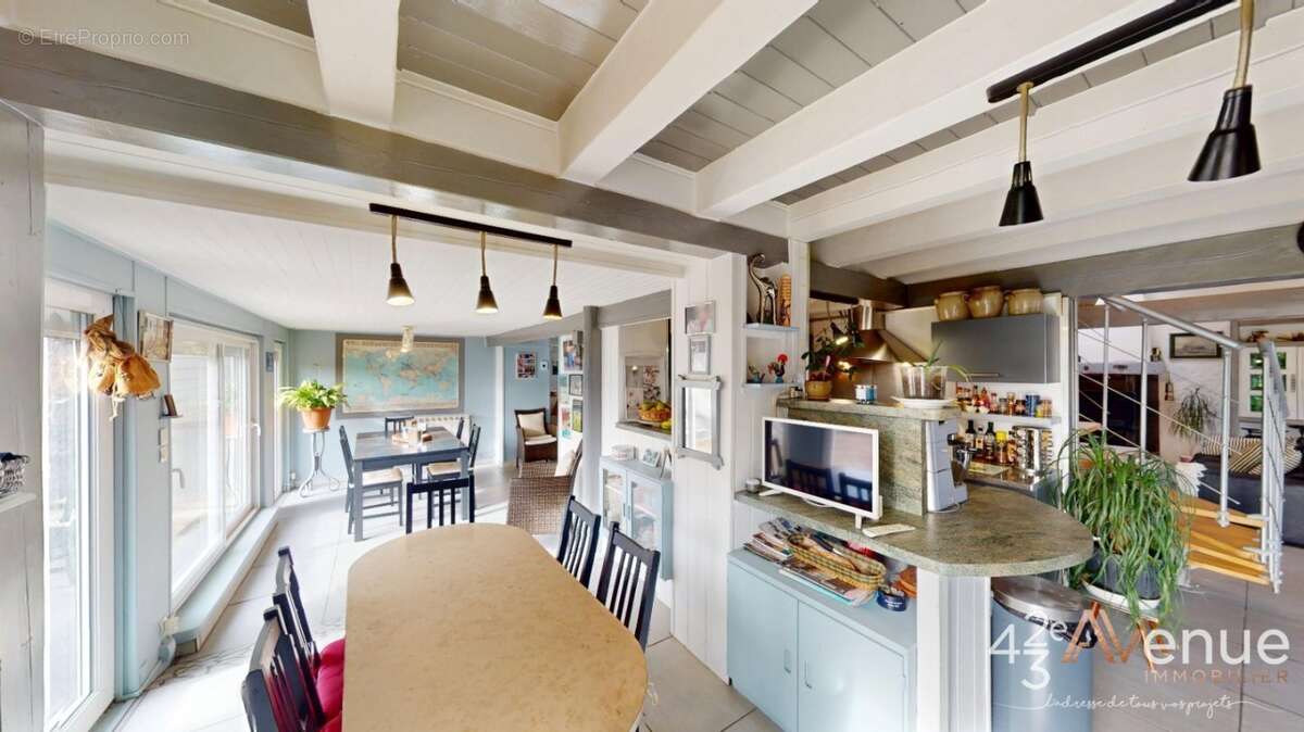 Maison 201 m² à Saint-Ferreol-D'auroure  - photo 9