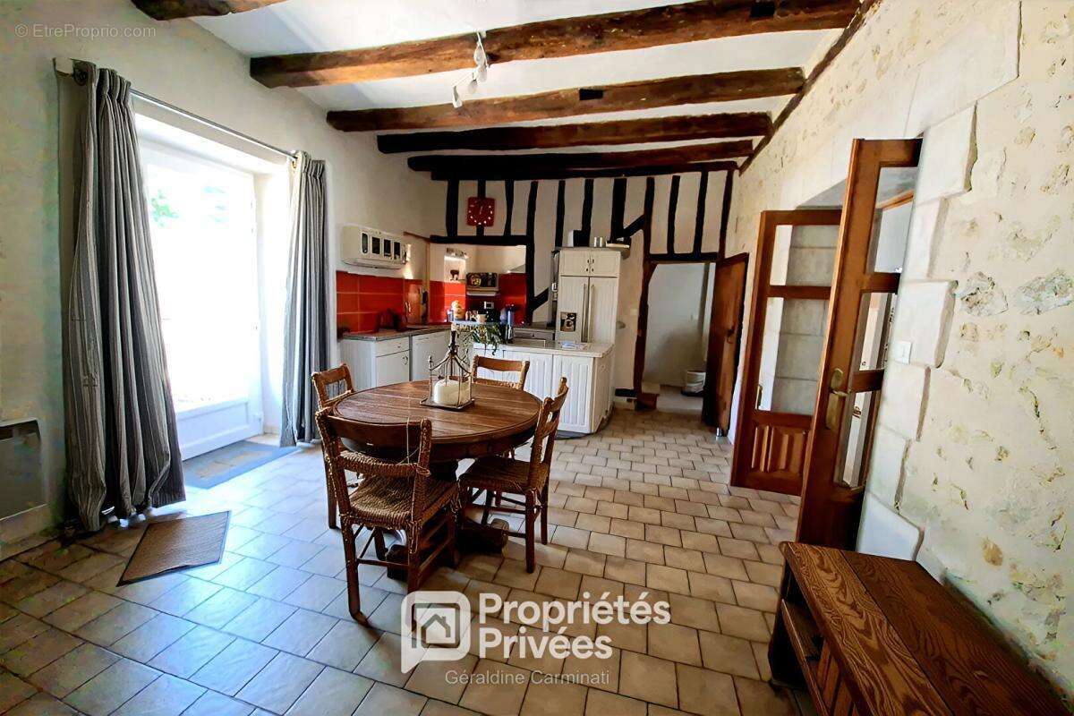 A VENDRE EN EXCLUSIVITÉ 37230 Fondettes, Maison de ville / Appartement 135m², 4/5 chambres, Cour fermée sécurisée, Stationnement - photo 5