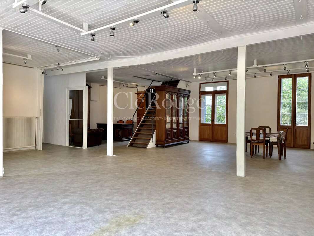 Duras – Immeuble de caractère avec double habitation et potentiel commercial - photo 3