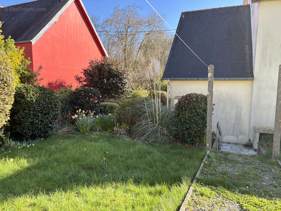 Maison à LE RELECQ-KERHUON