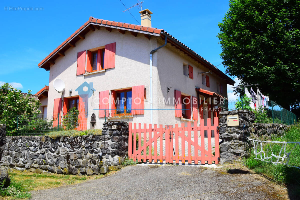 Maison à COUCOURON