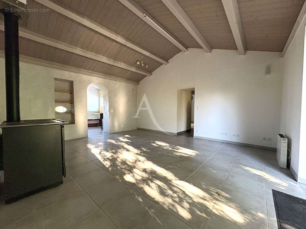 Maison 5 pièces - 3 chambres - LES VELLUIRE SUR VENDEE - photo 3