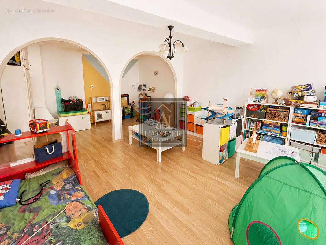 Maison de village de 142 m2 avec de nombreuses chambres, cave et grenier - photo 5