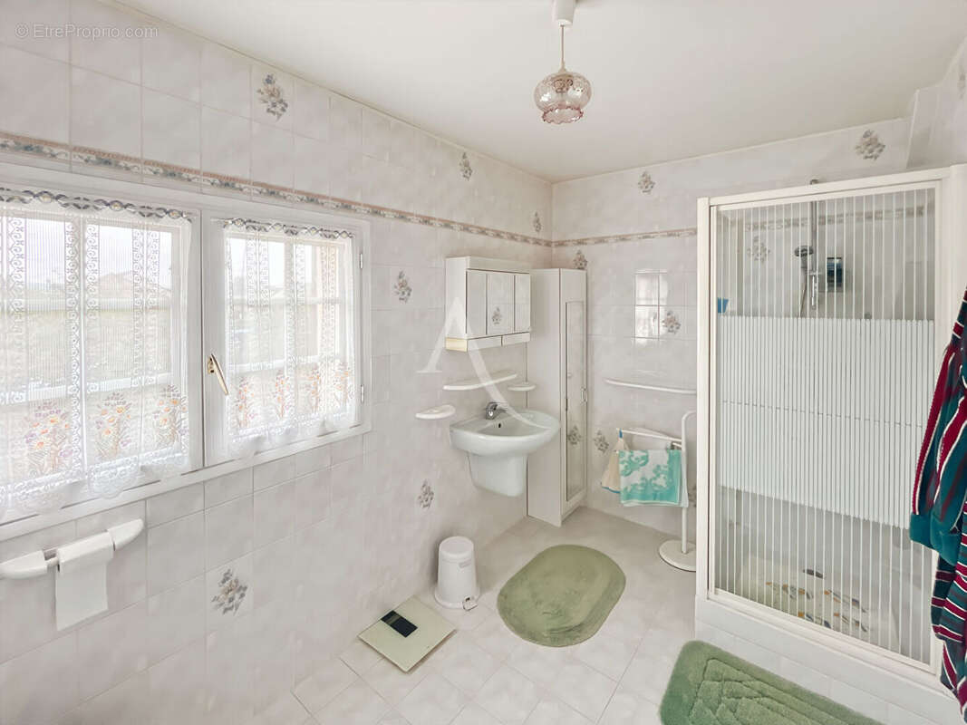 Maison à LES MUREAUX