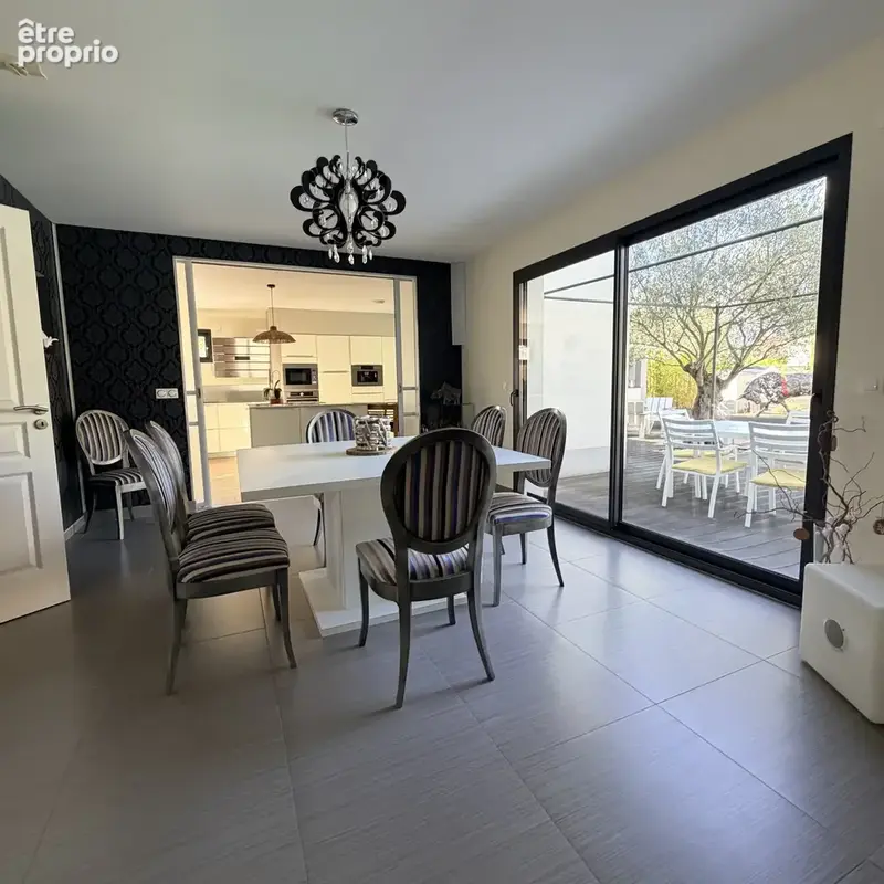 A vendre saint-julien-les-villas maison 254,67m2 5 suites parentales piscine jardin 987m2 - photo 17