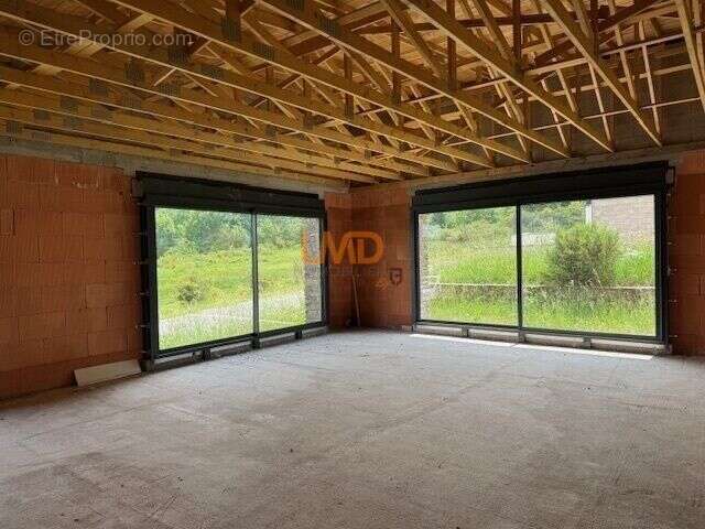 Maison à SALLES-CURAN