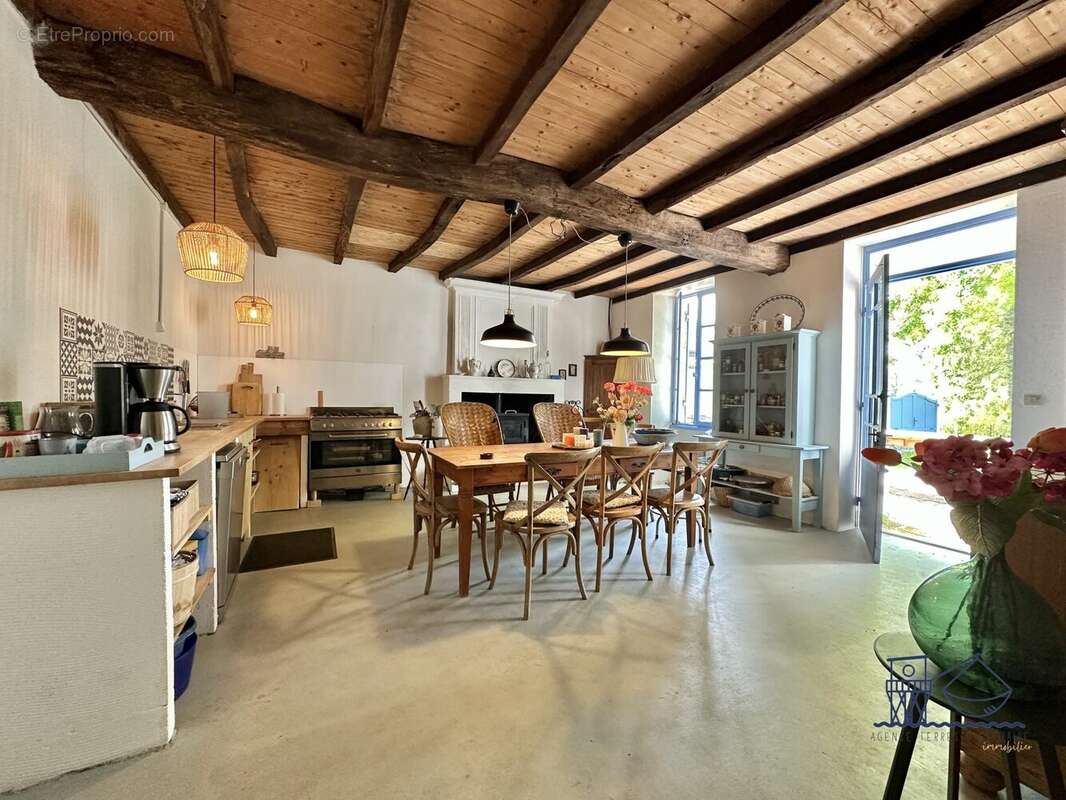 Maison à SAINT-MARTIAL-DE-MIRAMBEAU