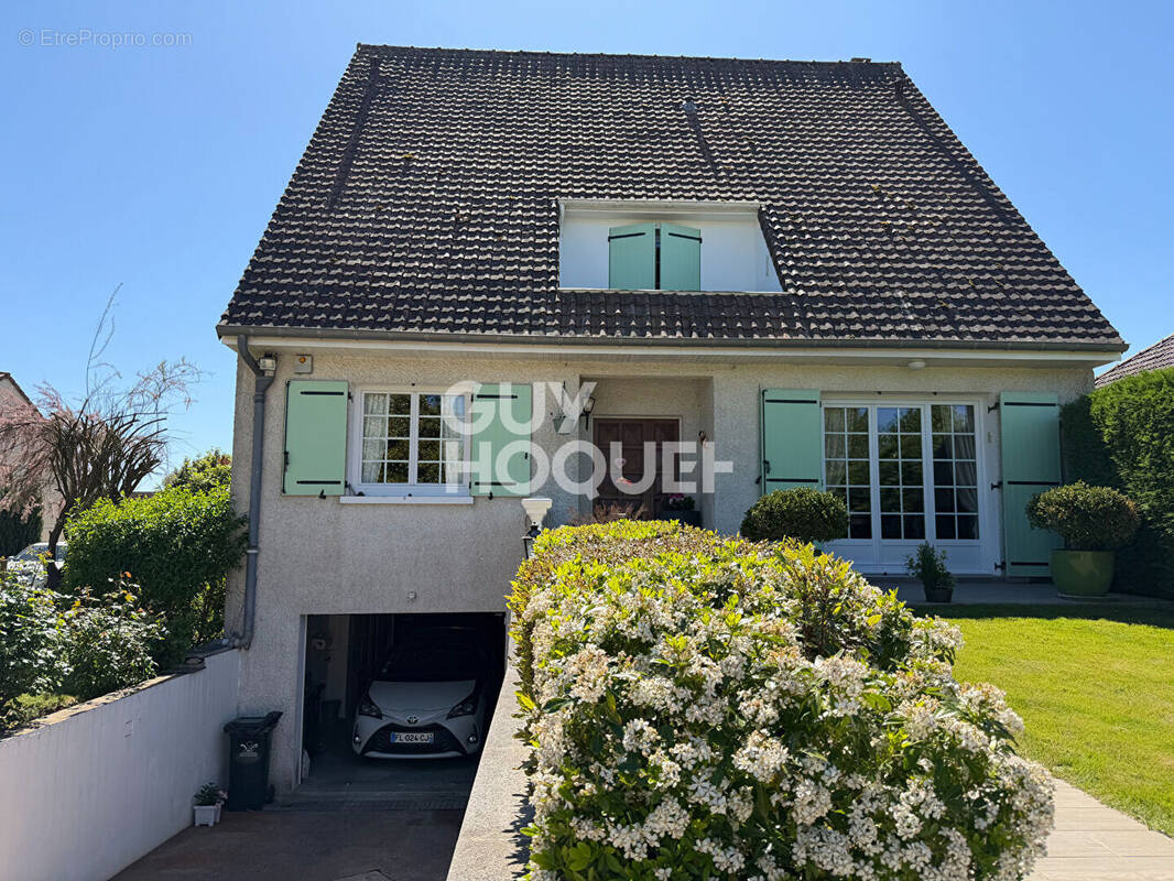 Maison à MENNECY