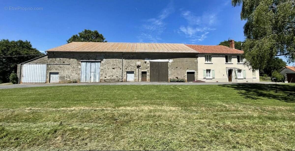Maison à SAINT-MARTIAL-SUR-ISOP