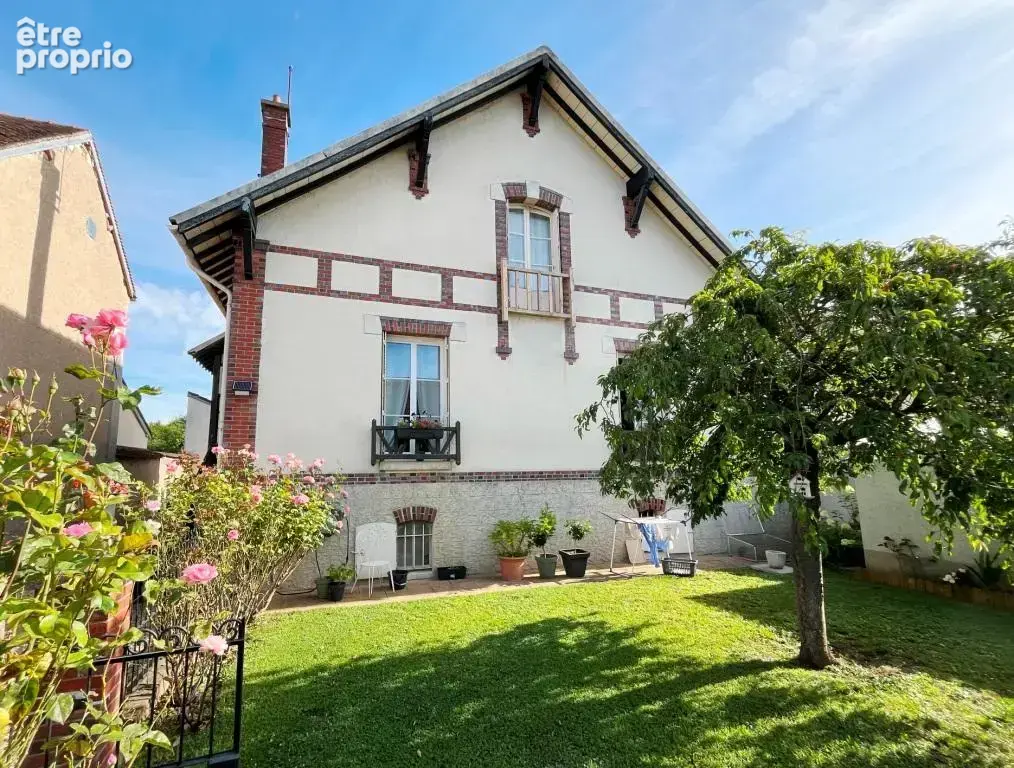 District de SENS, tout commerce à pied:  TRÈS JOLIE MAISON BOURGEOISE de 180 m2  son vaste salon et ses 4 cham - photo 2
