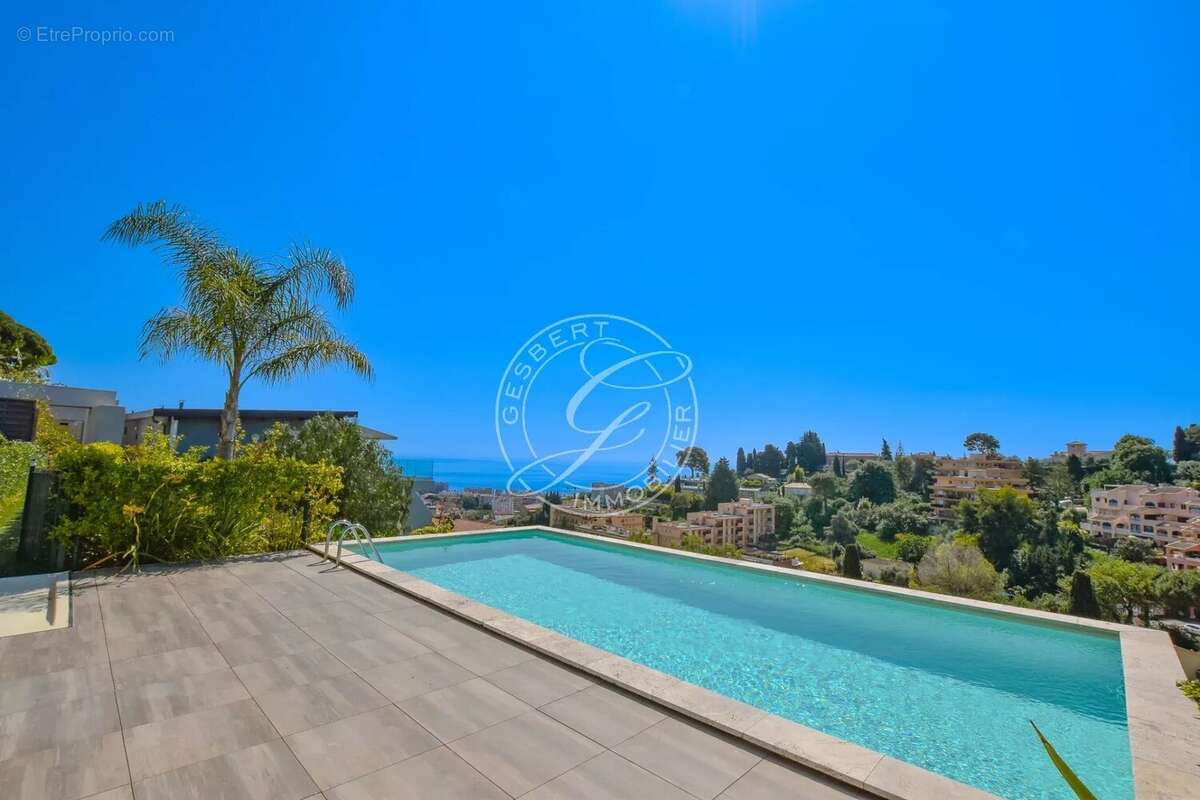 Appartement à ROQUEBRUNE-CAP-MARTIN