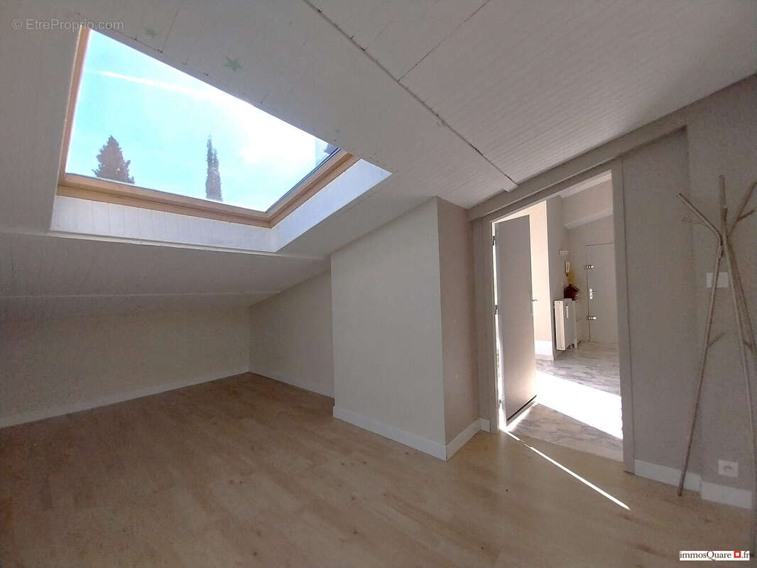 Chambre 1 - Appartement à MEYLAN