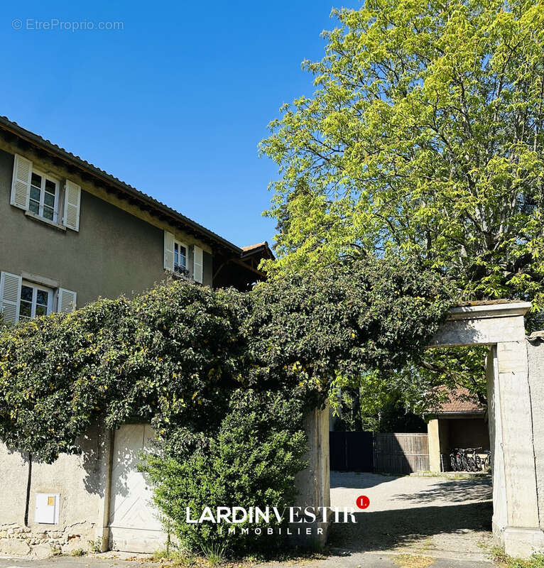 Maison à SAINT-GENIS-LAVAL