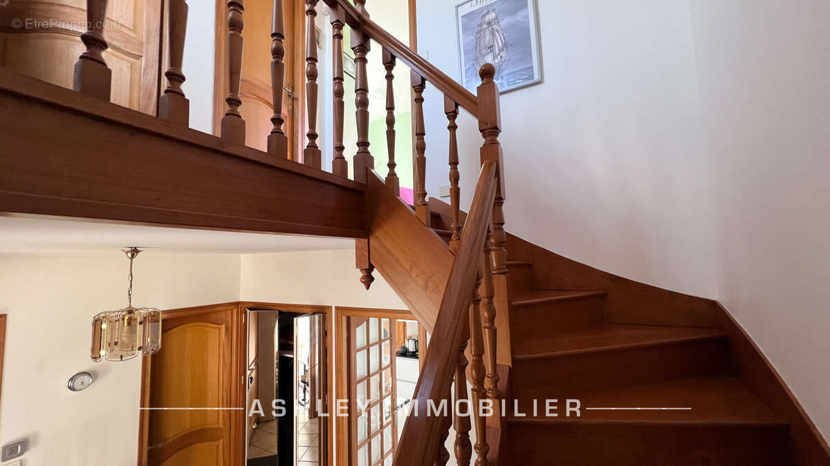 Exclusivité - à vendre 10 min de la rochelle  - maison familiale  5 chambres avec piscine et jardin2 - photo 9