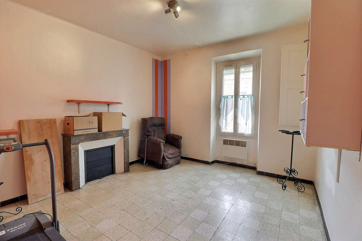 Appartement à ENTRAIGUES-SUR-LA-SORGUE