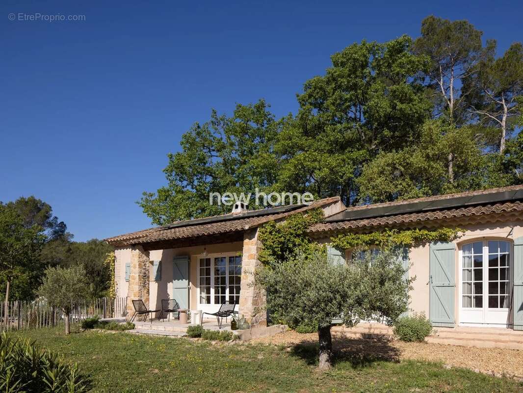 Villa joliment rénovée avec piscine dans un cadre verdoyant - photo 6