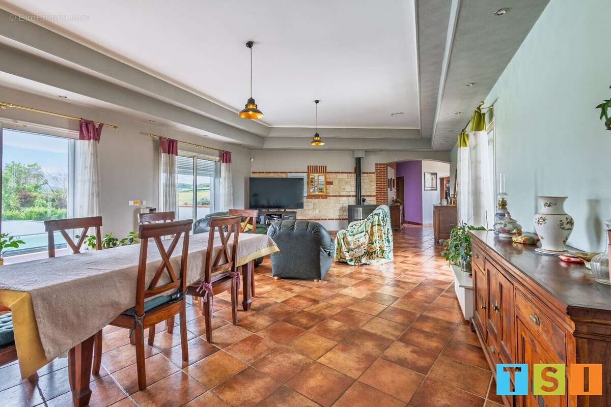 Maison à MONDAVEZAN