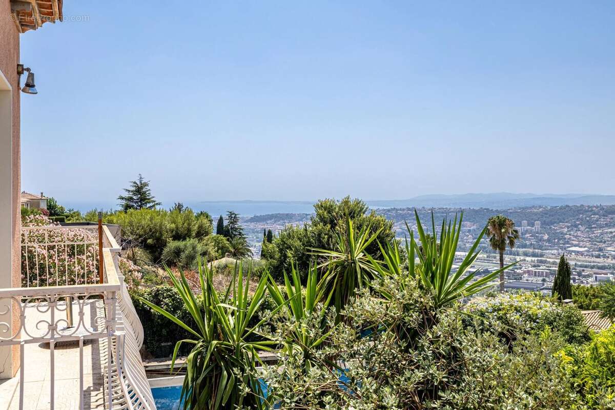 Nice - Fabron - Villa de 135 m2 - Terrain de 580m2 - Vue Mer et montagnes - photo 12